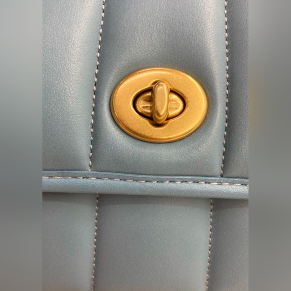 Coach Turnlock Clutch 20 With Quilting NWT/ Dust Bag MSRP $425 - Picture 5 of 7